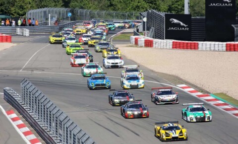 Autosport im ADAC Nordrhein, Motorsport Rallye, Rennwagen auf der Nordschleife.